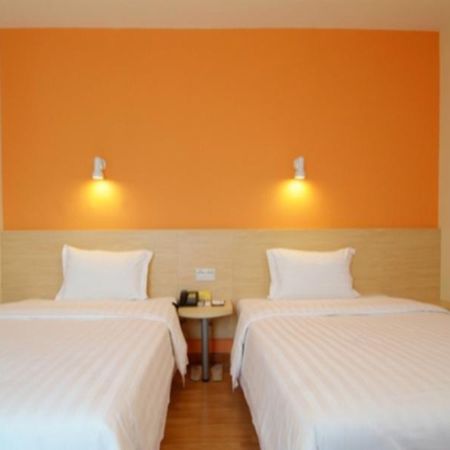 7 Days Inn Guangzhou Tianhe Yantang Metro Branch Exterior photo