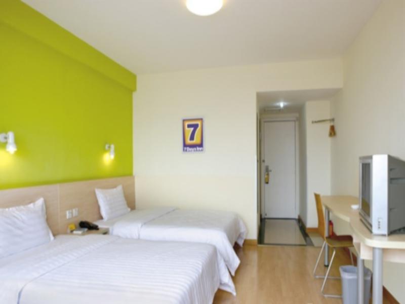7 Days Inn Guangzhou Tianhe Yantang Metro Branch Exterior photo